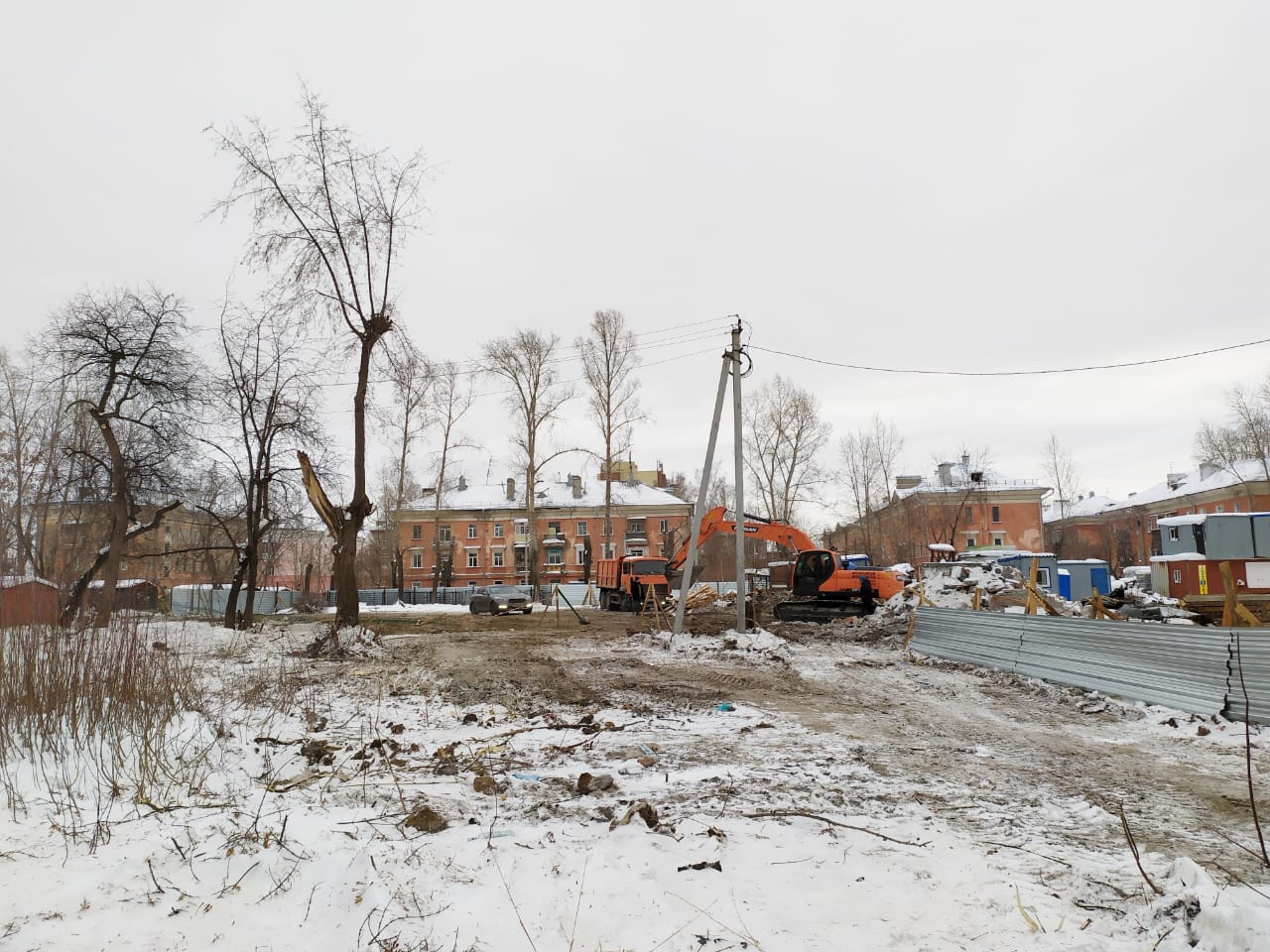 Новая стройка на улице Авиастроителей в Дзержинском районе Новосибирска